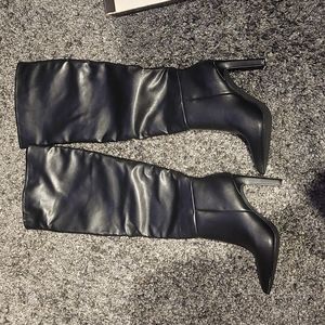 Size 7, Black JustFab Over the Knee Boots